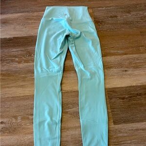Lululemon double lined 28” icing blue leggings